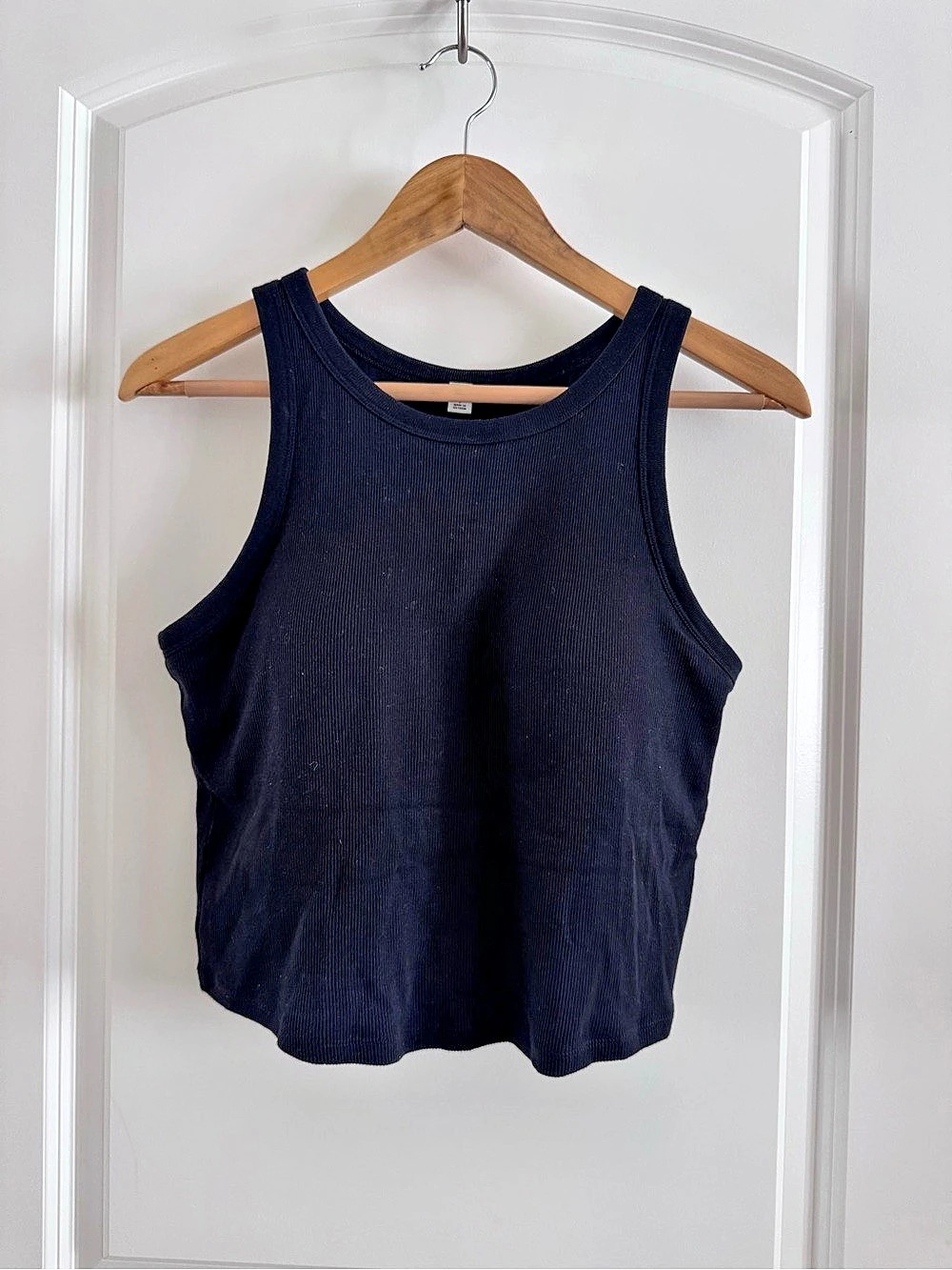 2 Uniqlo Ribbed Cropped Bra Tank Tops in Black & White large